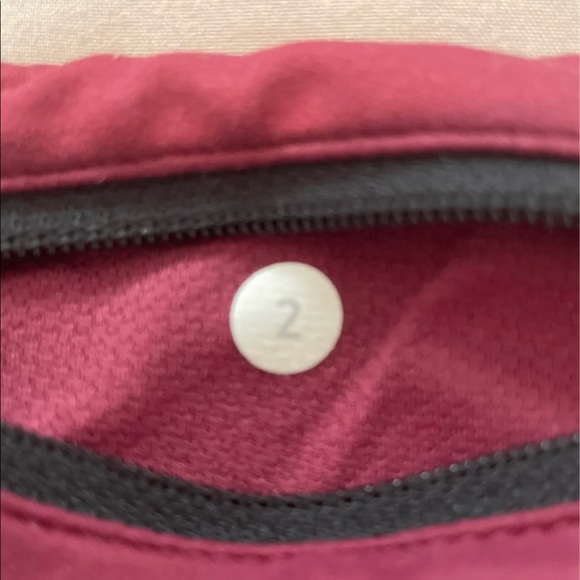 Lululemon shorts size 2 - Picture 4 of 6